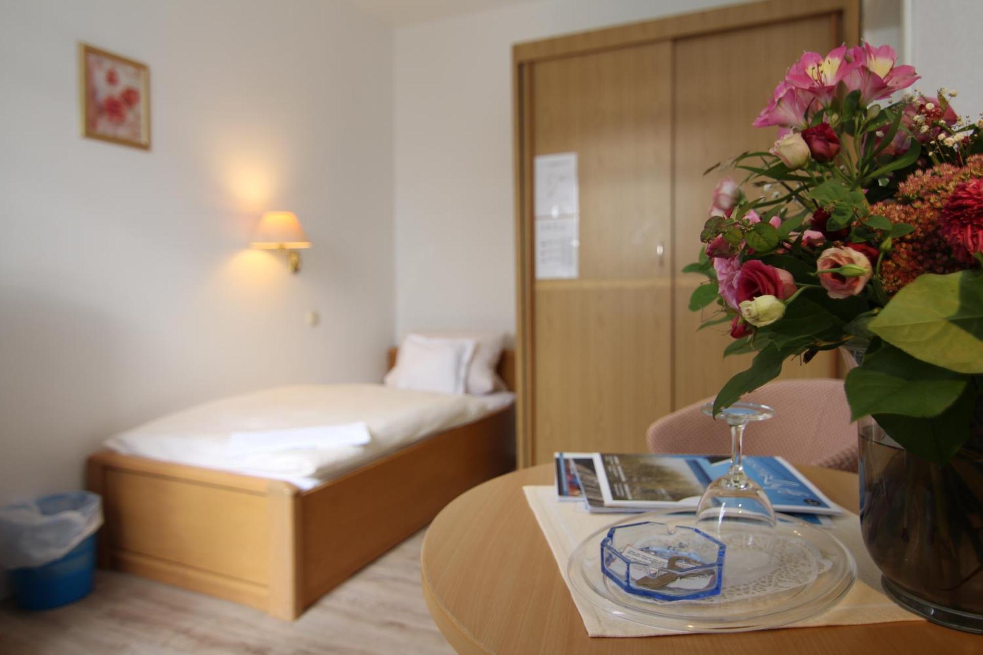 Hotel Zur Schoenen Aussicht Grömitz Εξωτερικό φωτογραφία